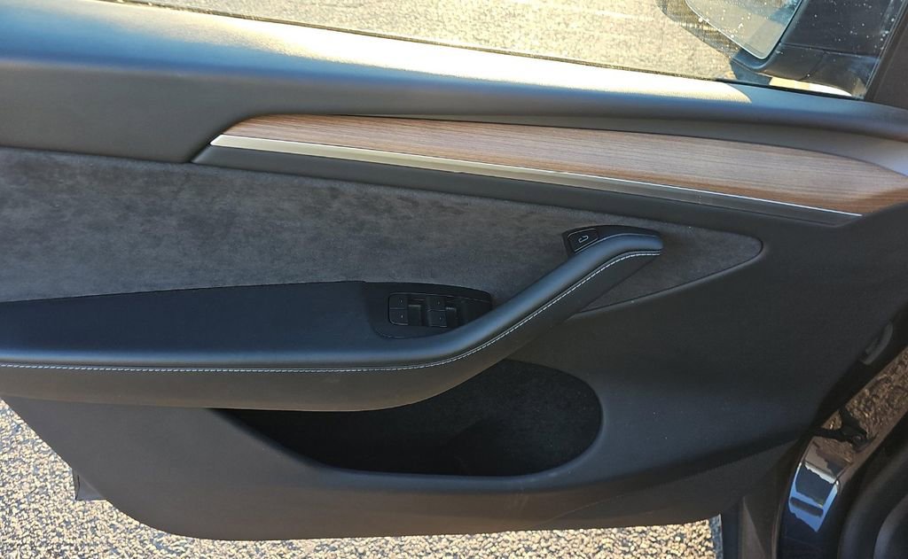 Used 2024 Tesla Model Y Long Range image 29