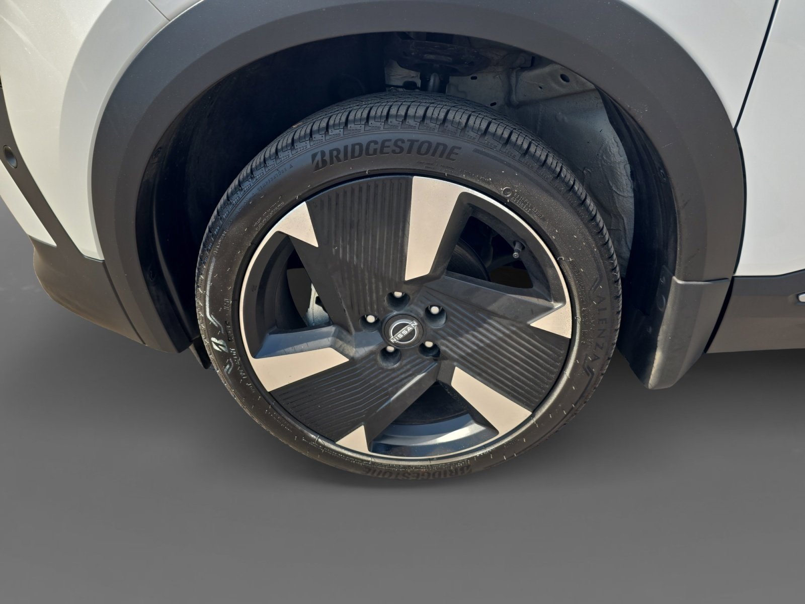 Used 2025 Nissan Kicks SR w/ Illumination Package FWD image 9
