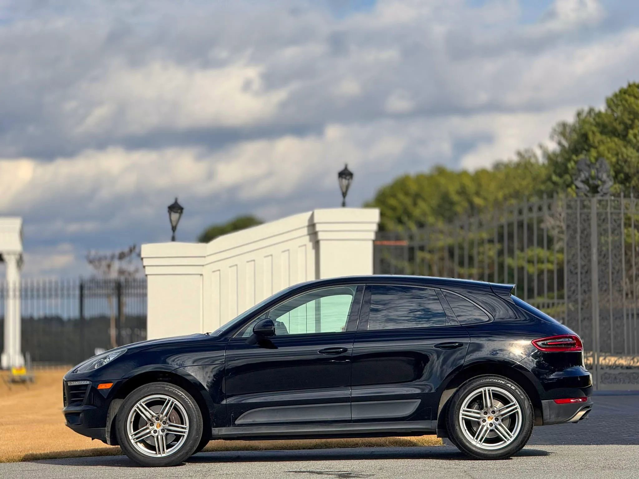 Used 2017 Porsche Macan AWD/4WD image 7