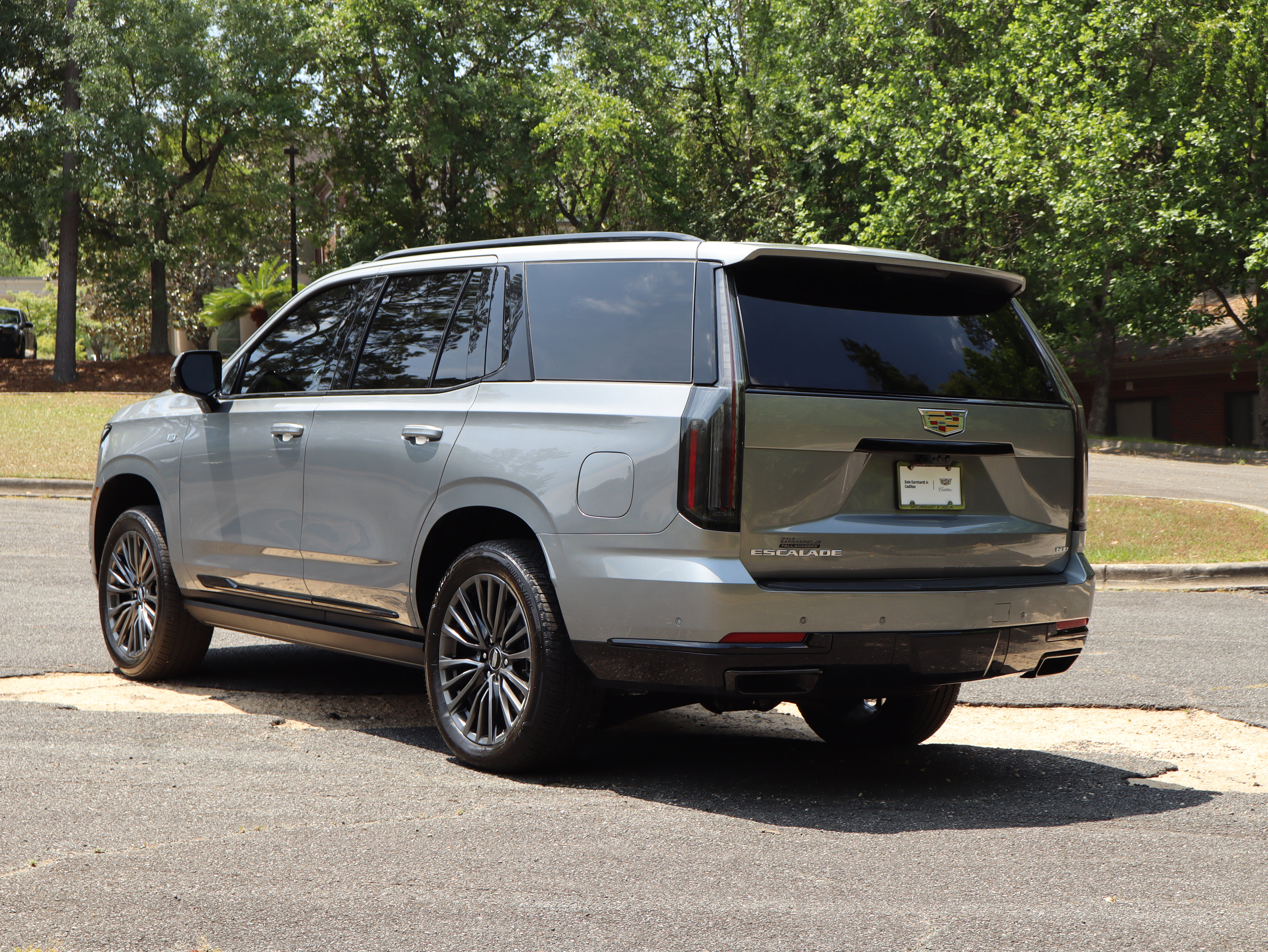 Certified 2026 Cadillac Escalade Platinum Sport w/ LPO, Floor Liner Package AWD/4WD image 5