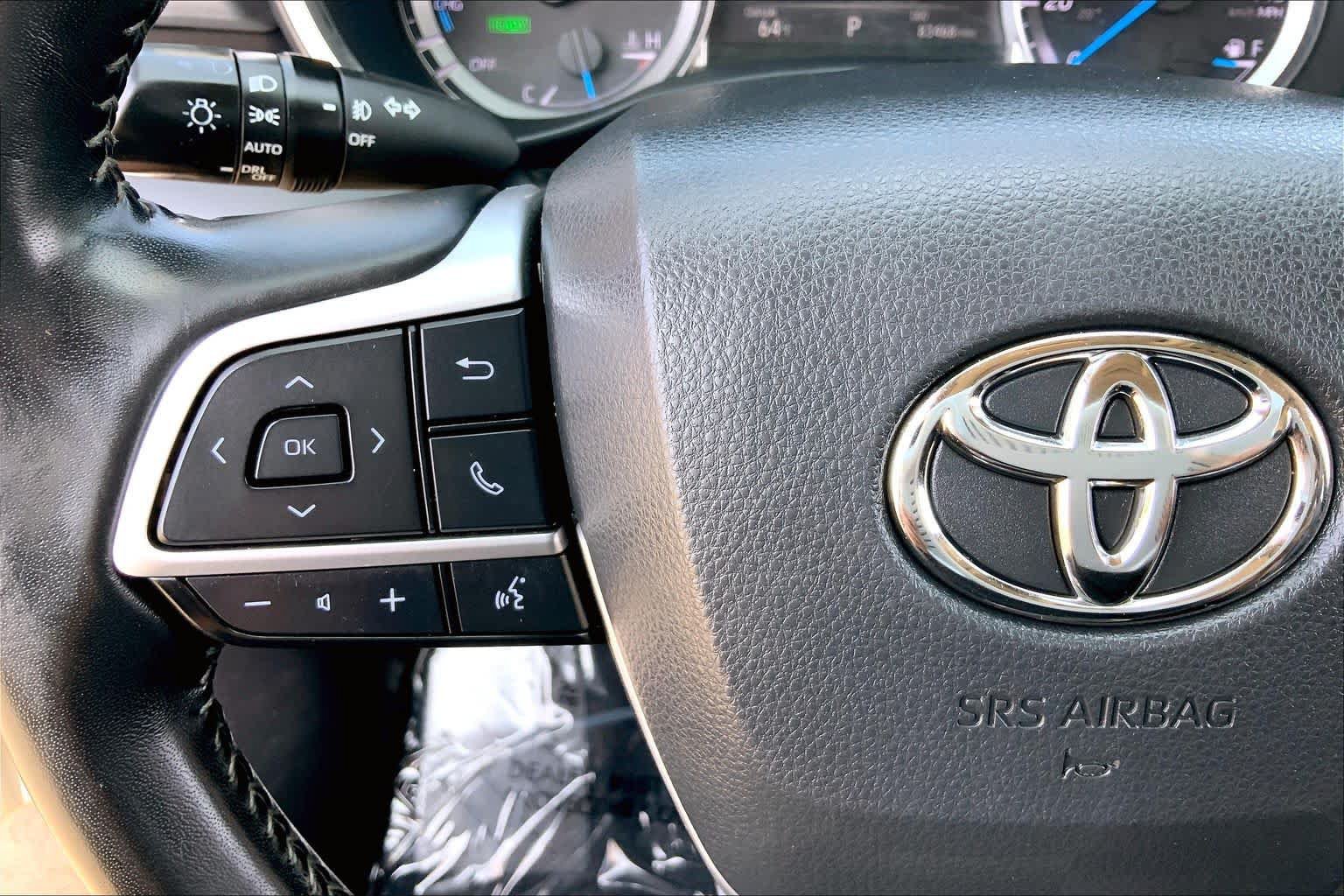 Used 2023 Toyota Highlander XLE AWD/4WD image 24