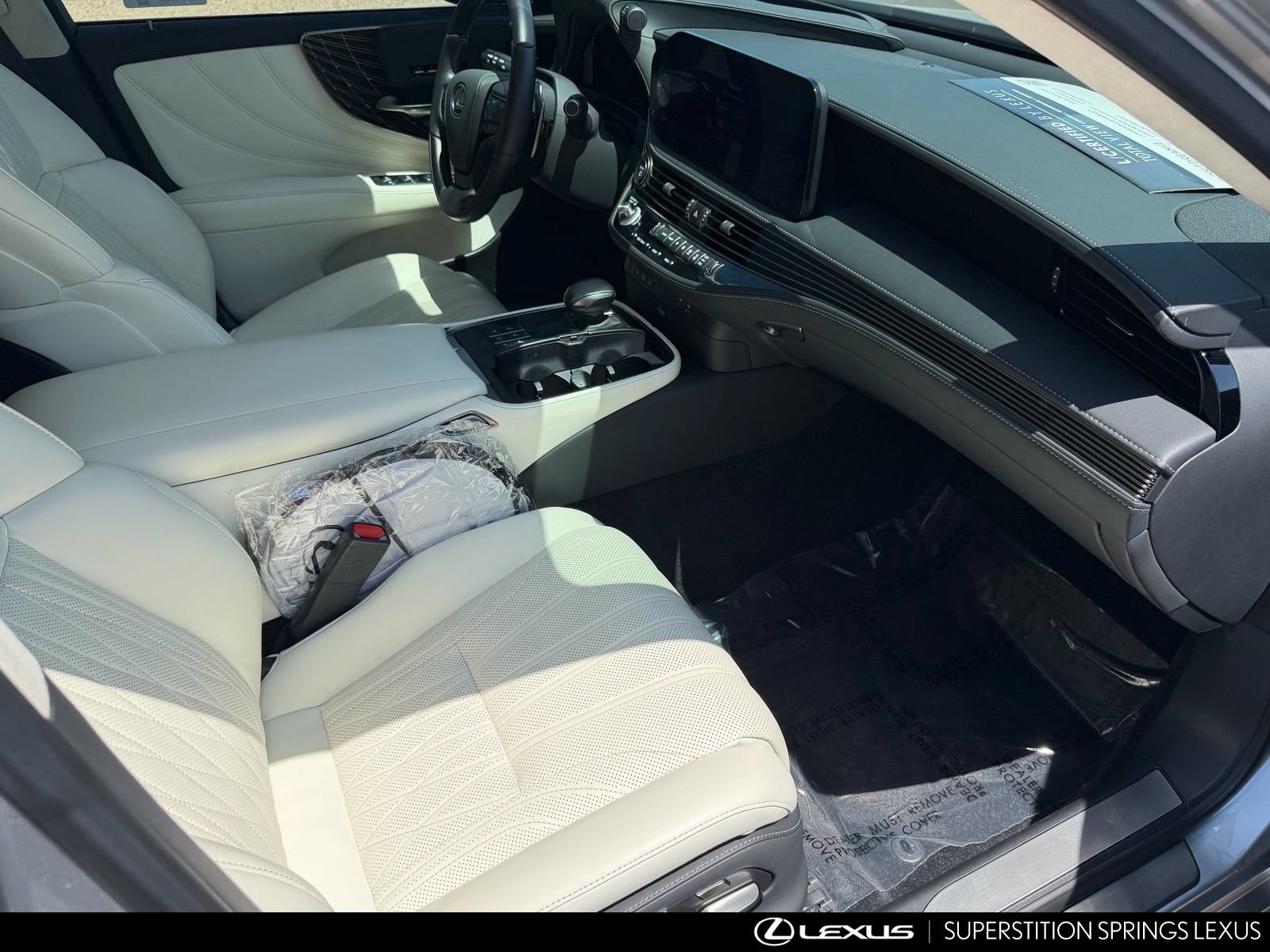 Used 2023 Lexus LS 500h AWD w/ Luxury Package image 35