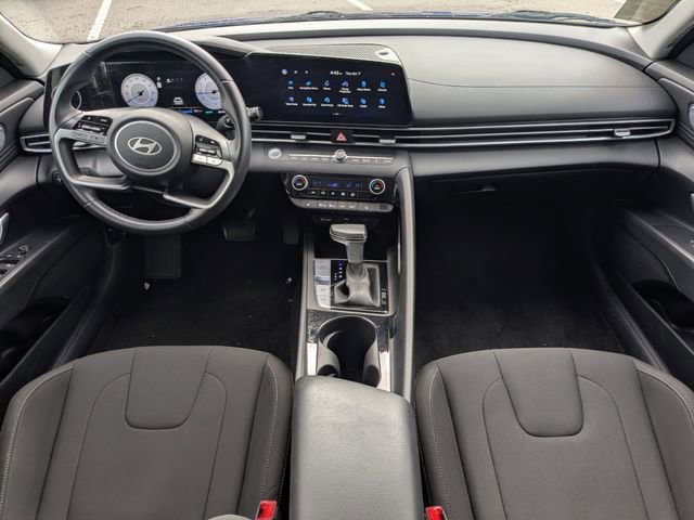 Used 2025 Hyundai Elantra SEL FWD image 15