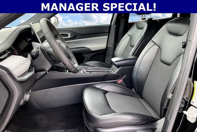 Used 2024 Jeep Compass Latitude image 20