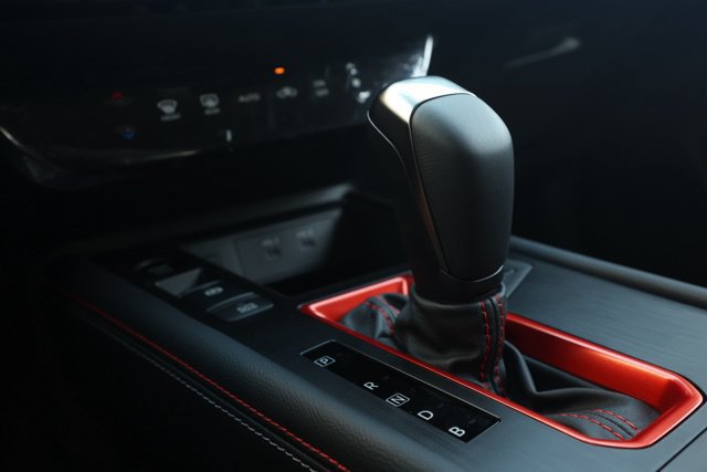 New 2025 Nissan Kicks SR FWD image 32