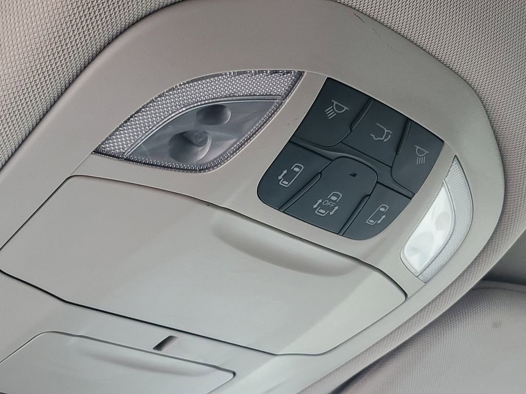 Used 2023 Chrysler Voyager LX image 22