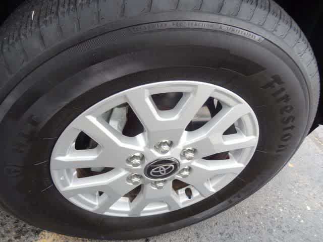 Used 2024 Toyota Tacoma SR5 AWD/4WD image 18