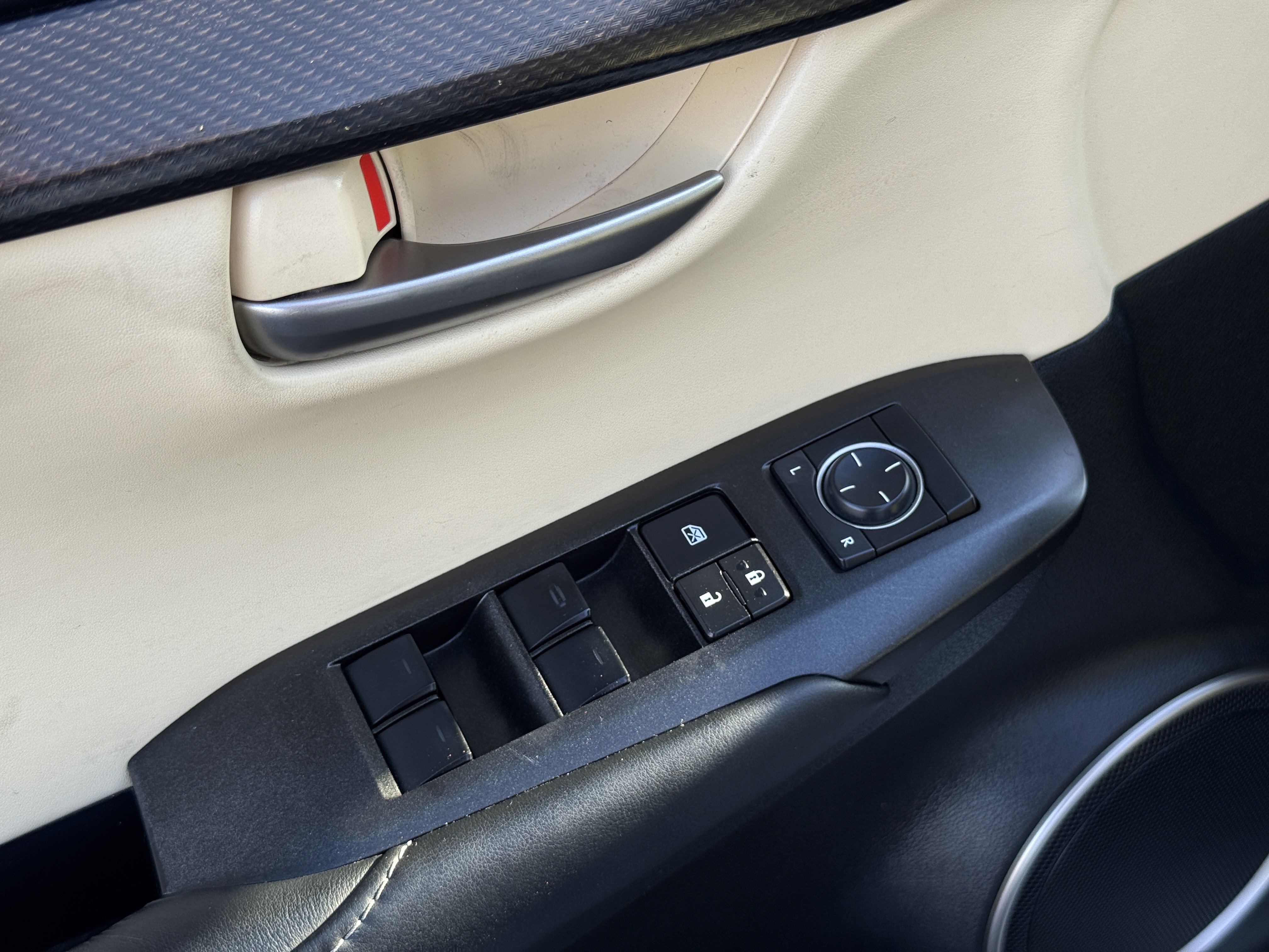 Used 2016 Lexus NX 200t FWD image 24