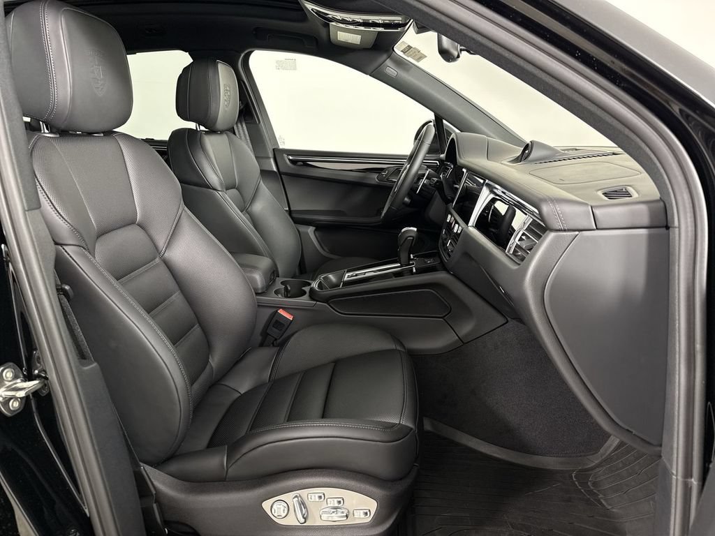 New 2026 Porsche Macan AWD/4WD image 23