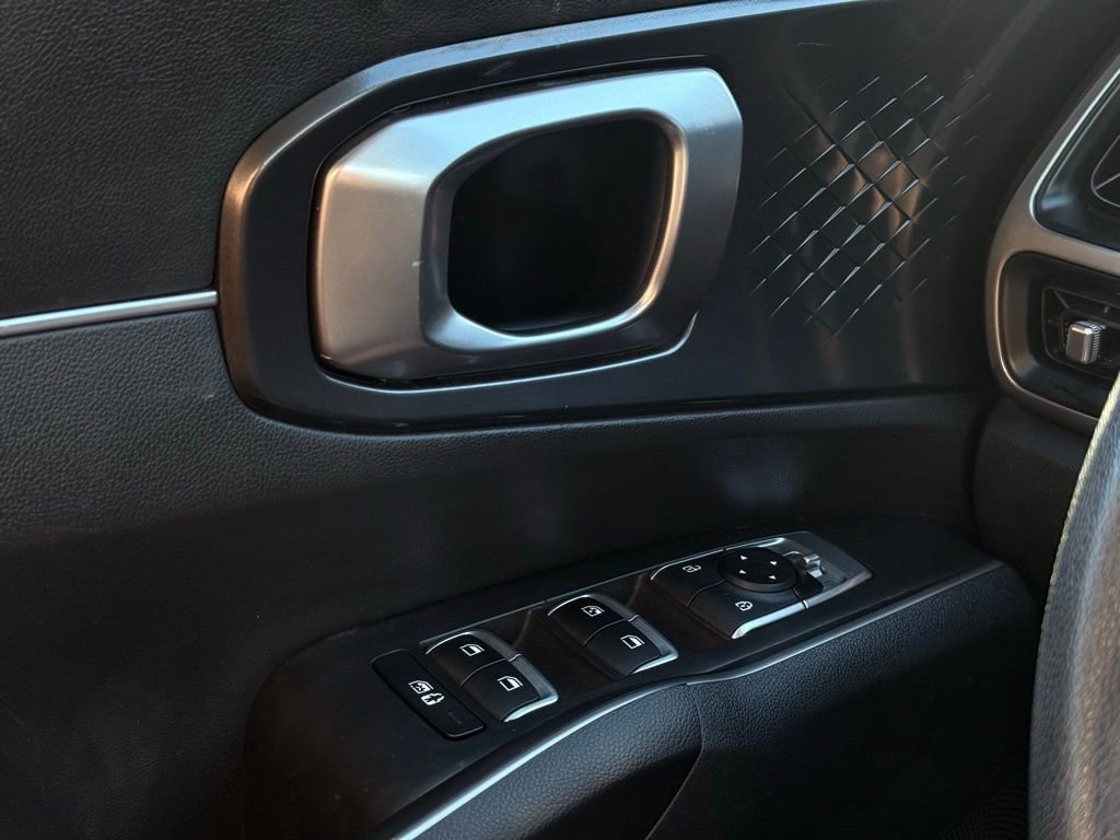 Certified 2023 Kia Sorento LX FWD image 24