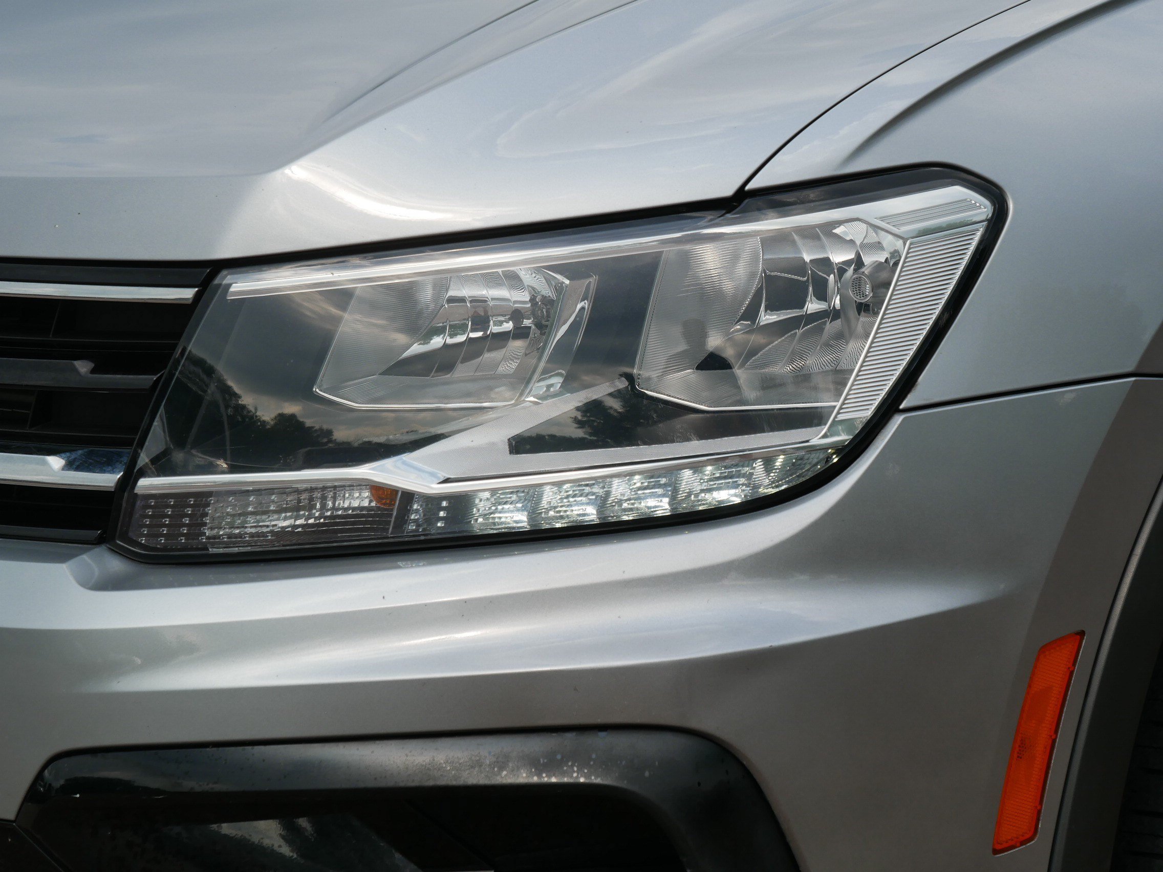 Used 2021 Volkswagen Tiguan SE R-Line AWD/4WD image 16