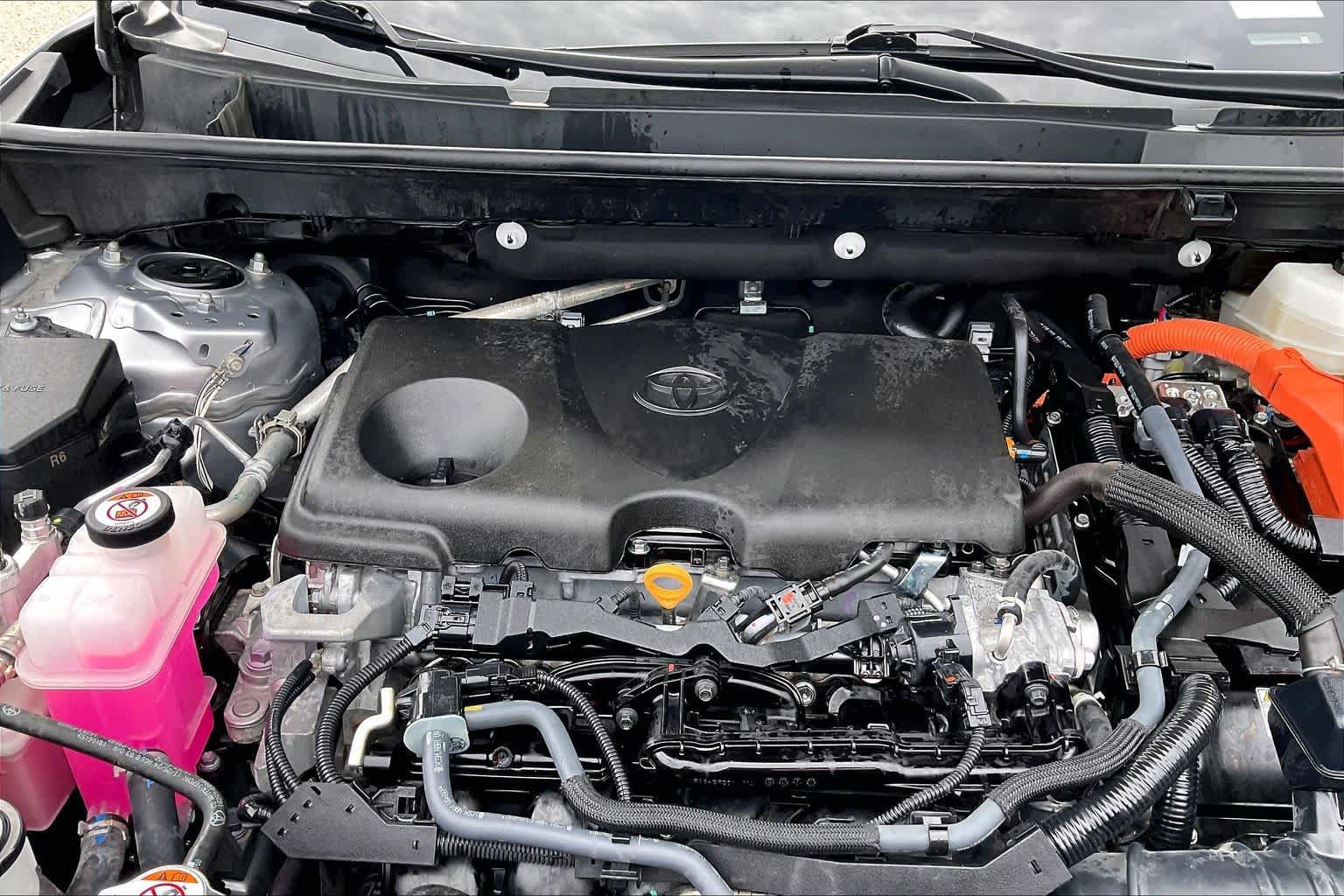 Used 2025 Toyota RAV4 XSE AWD/4WD image 32