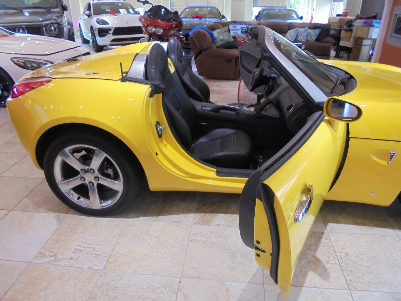 Used 2007 Pontiac Solstice Convertible RWD image 34