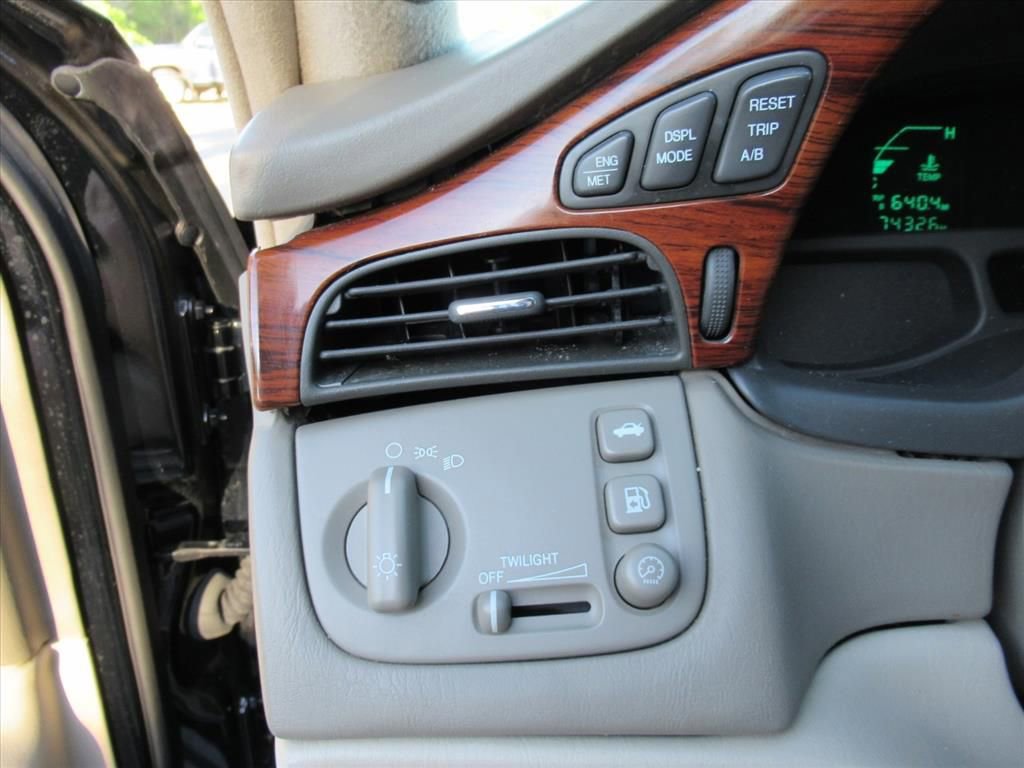 Used 2000 Cadillac De Ville w/ Comfort/Convenience Pkg FWD image 18