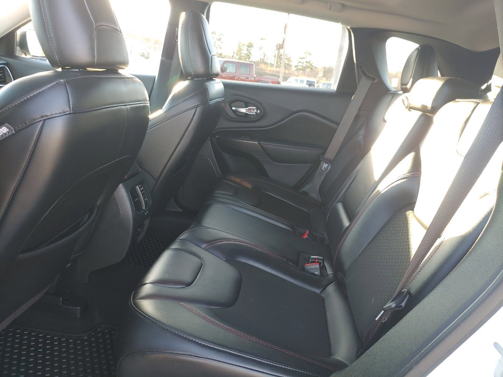 Used 2020 Jeep Cherokee Trailhawk w/ Comfort/Convenience Group image 10