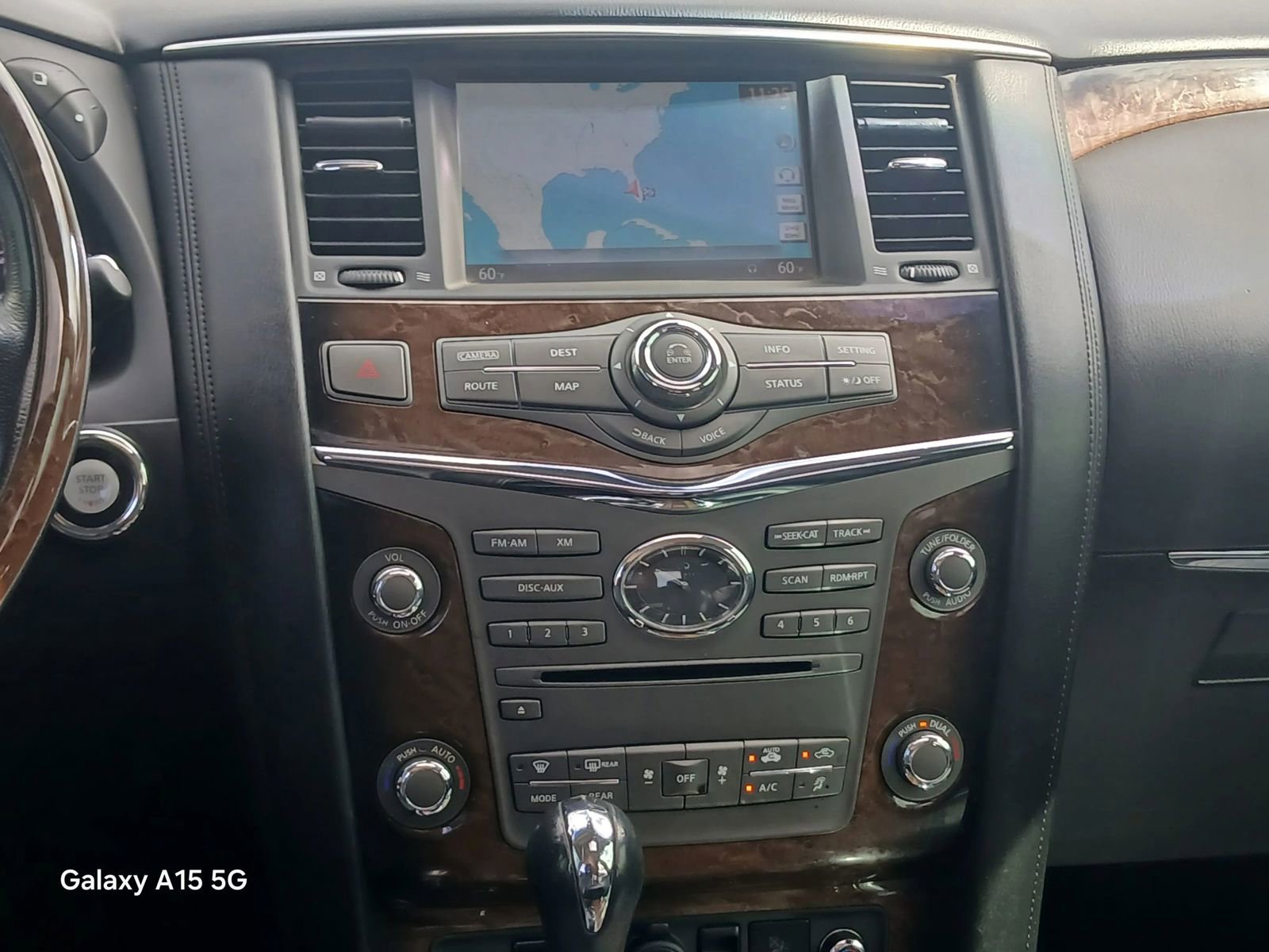 Used 2014 INFINITI QX80 4WD w/ Deluxe Touring Package image 26