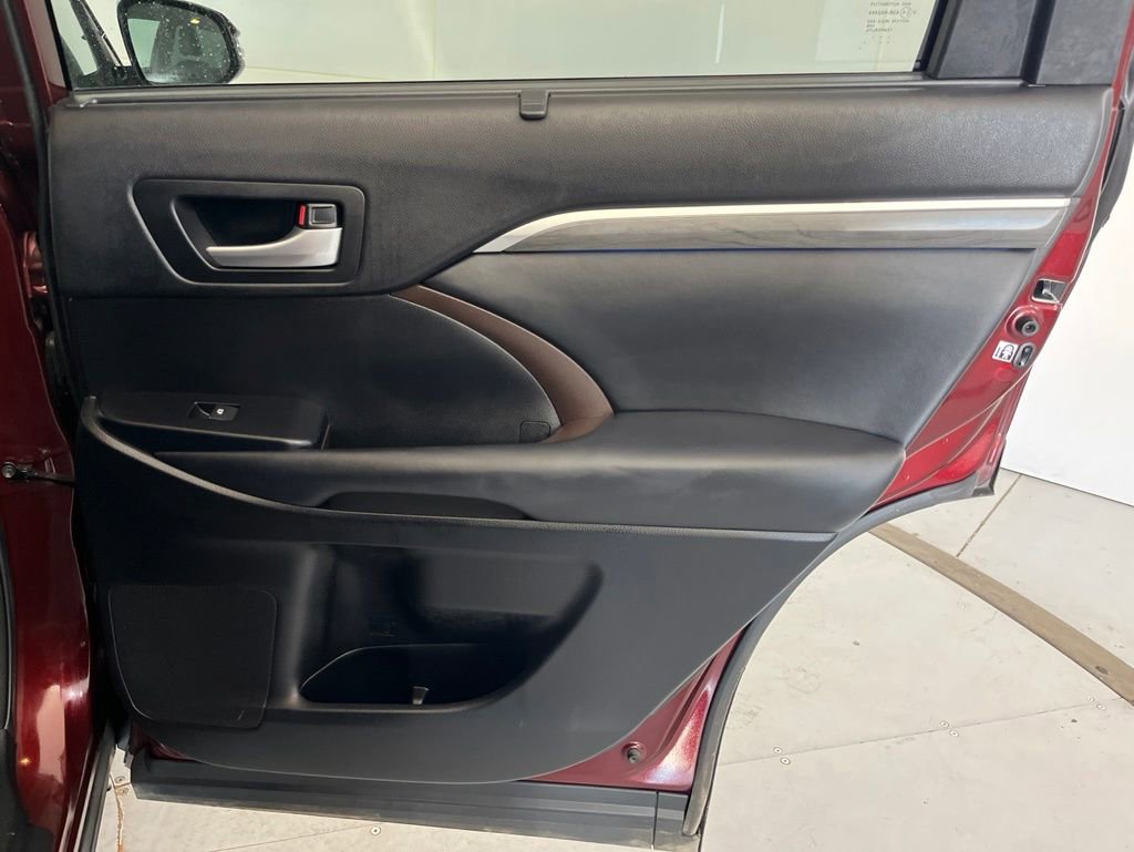 Used 2018 Toyota Highlander Limited Platinum AWD/4WD image 25