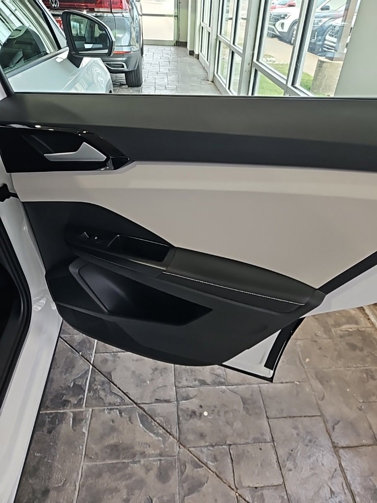 New 2026 Volkswagen Taos S image 15