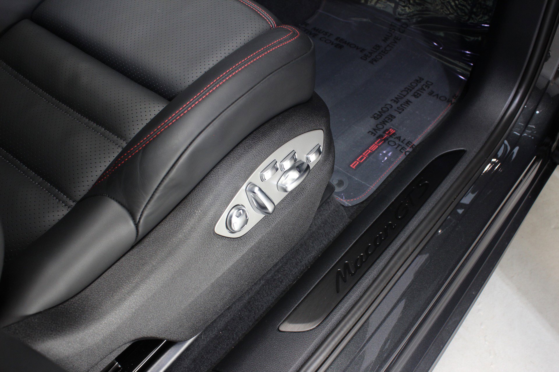 Used 2024 Porsche Macan GTS image 52