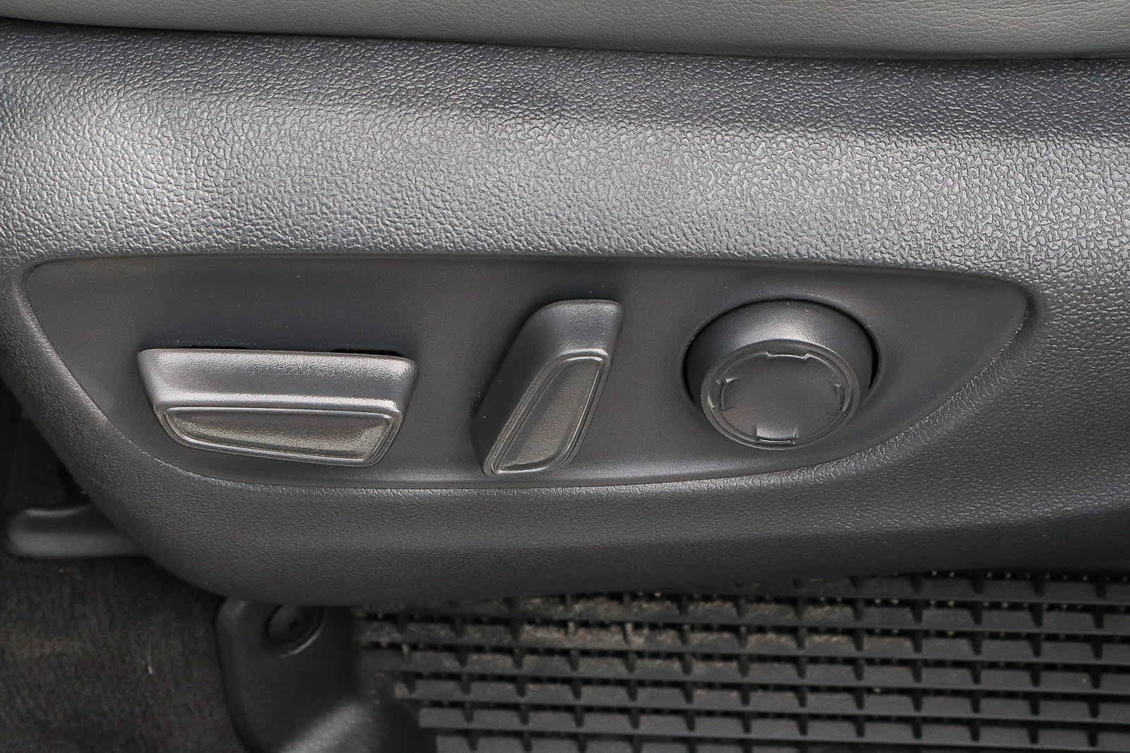 Used 2021 Toyota Sienna XLE w/ XLE Plus Package FWD image 33