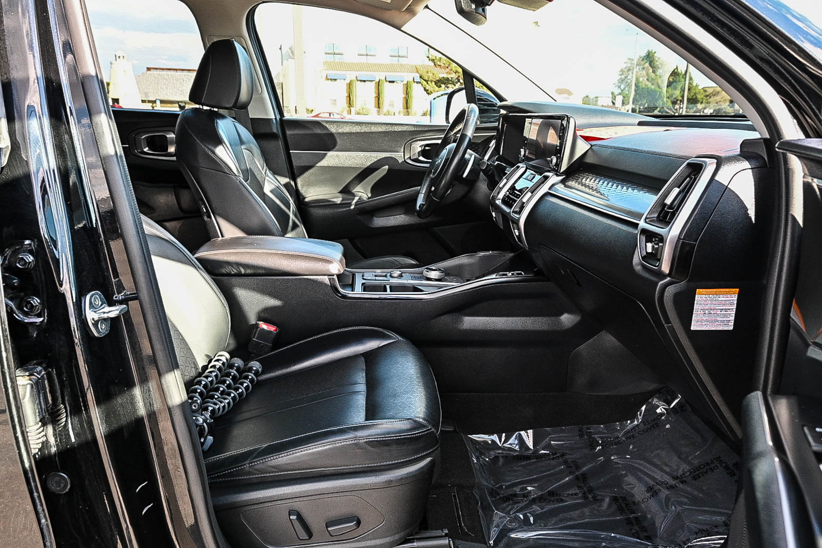 Used 2023 Kia Sorento EX w/ Panoramic Sunroof Package image 17