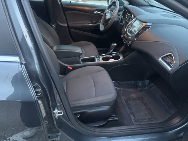 Used 2018 Chevrolet Cruze LT w/ Convenience Package FWD image 12