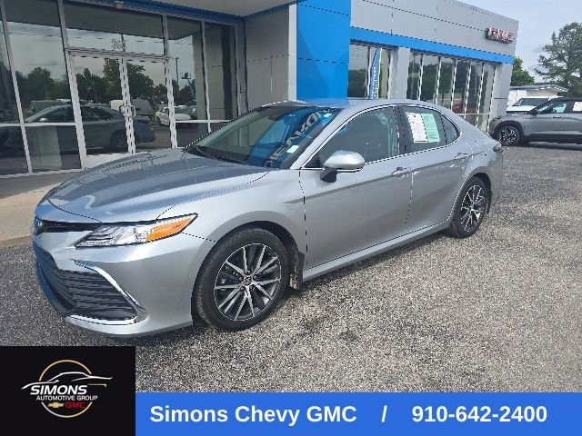 Used 2022 Toyota Camry XLE w/ Cold Weather Package FWD image 1