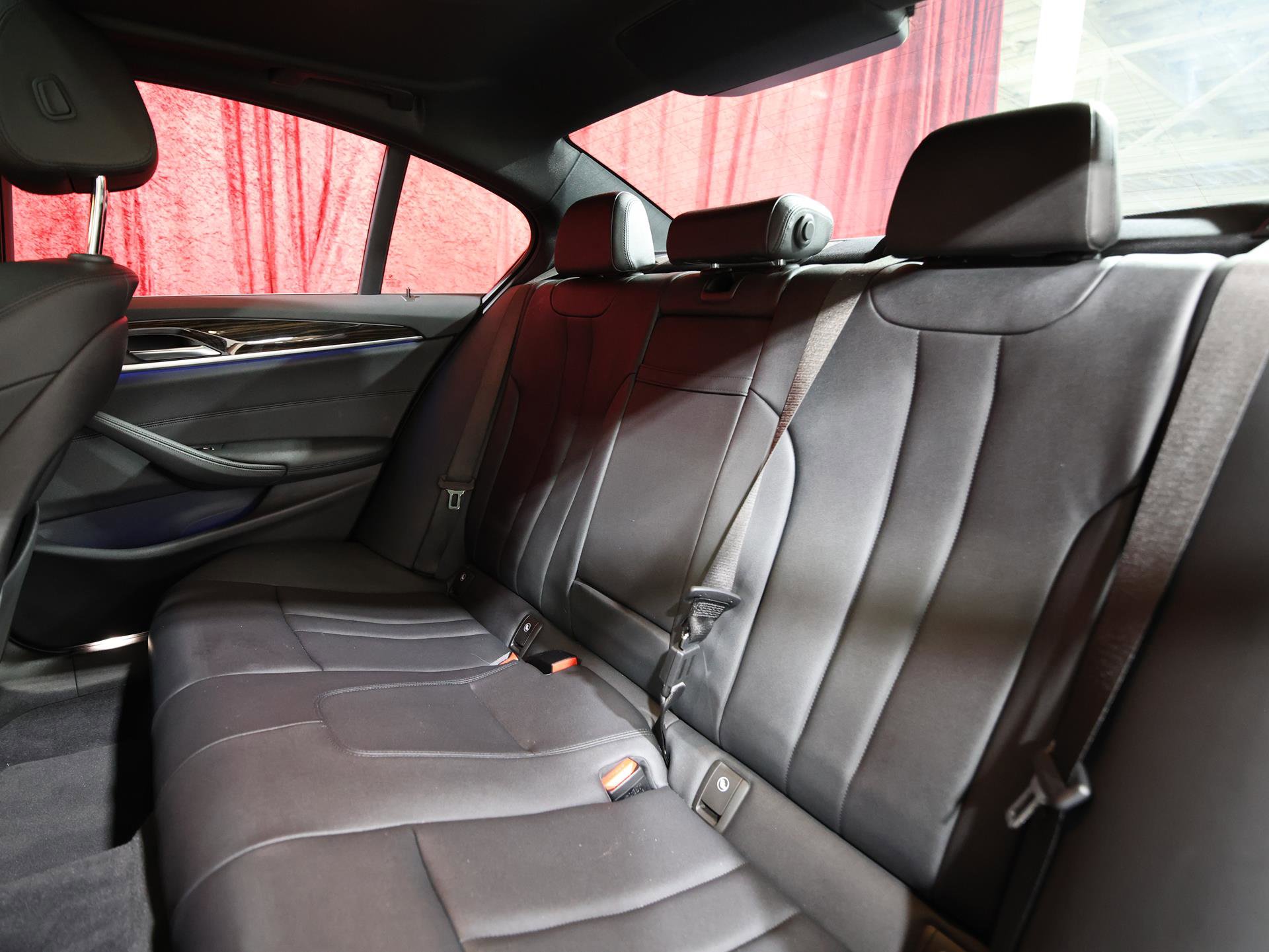 Used 2018 BMW 530i xDrive image 14