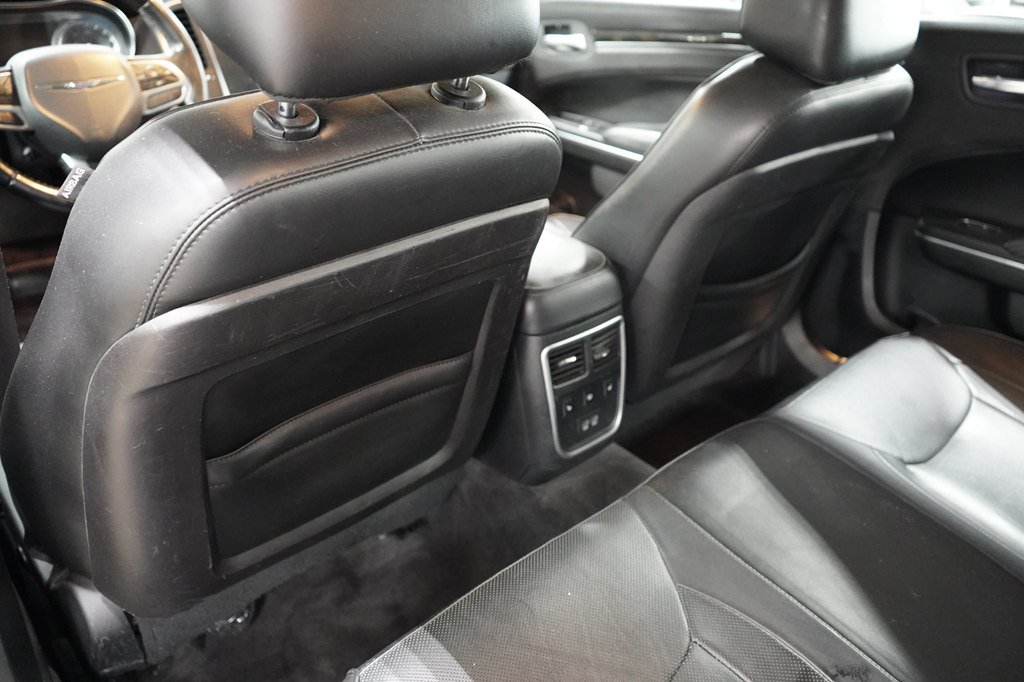 Used 2017 Chrysler 300 C RWD image 15
