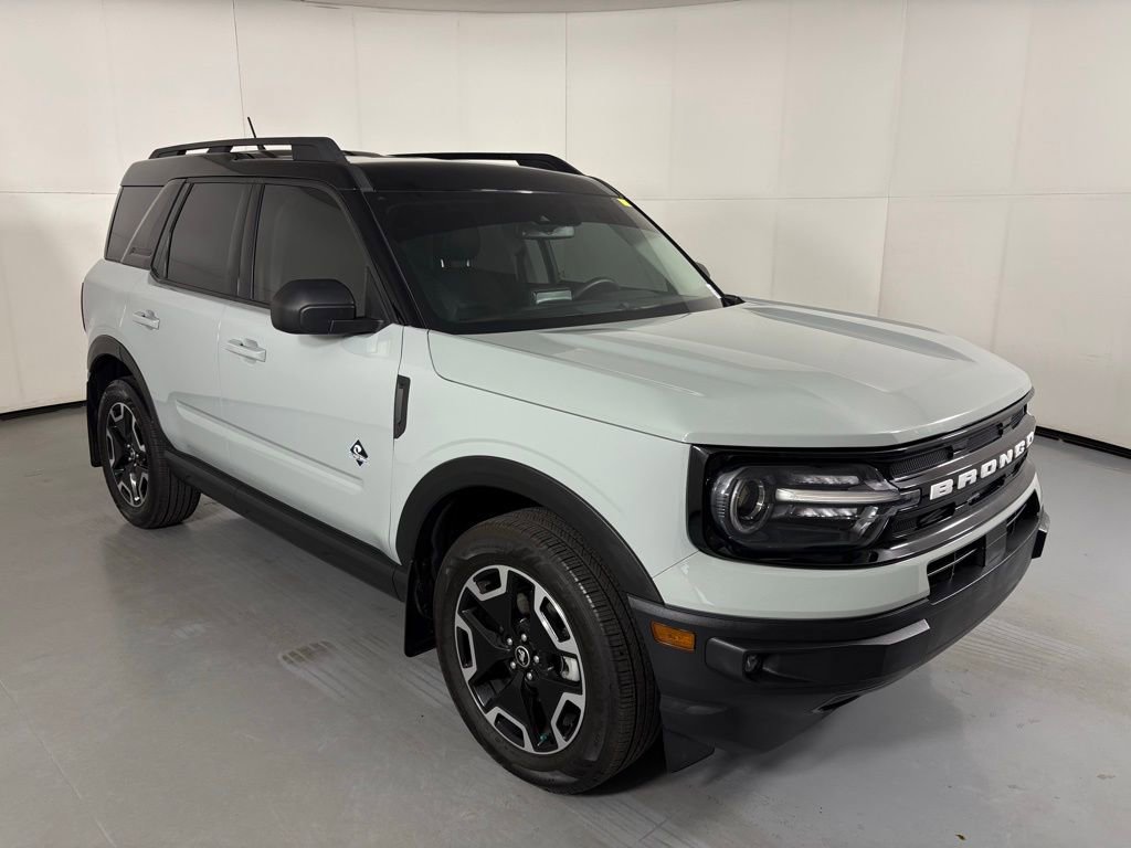 Used 2021 Ford Bronco Sport Outer Banks w/ Outer Banks Package (96D) image 2