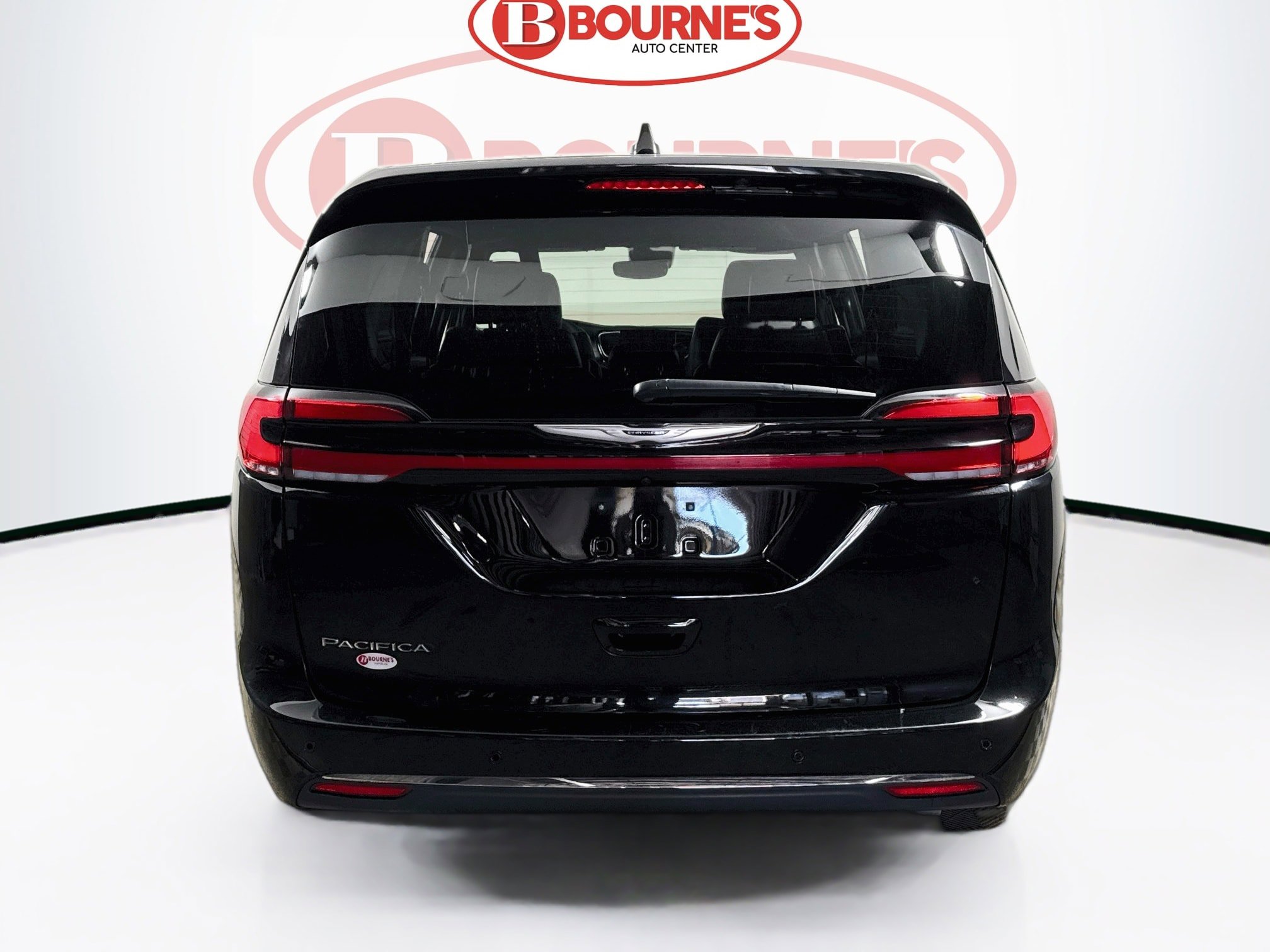 Used 2025 Chrysler Pacifica Select FWD image 8
