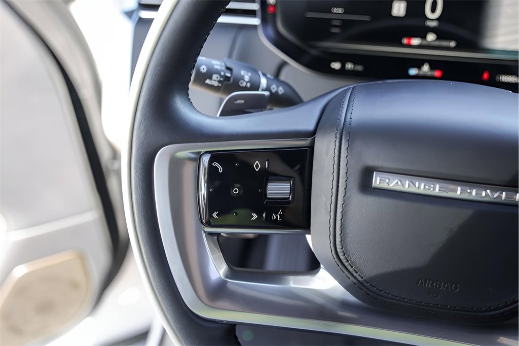 Used 2023 Land Rover Range Rover SV image 16