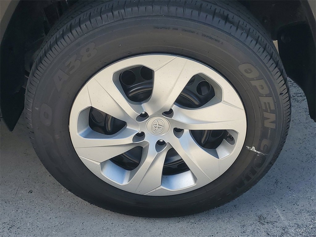 Certified 2022 Toyota RAV4 LE image 5