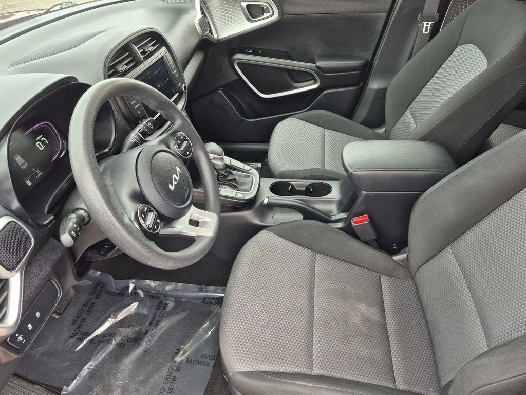 Used 2023 Kia Soul LX FWD image 12