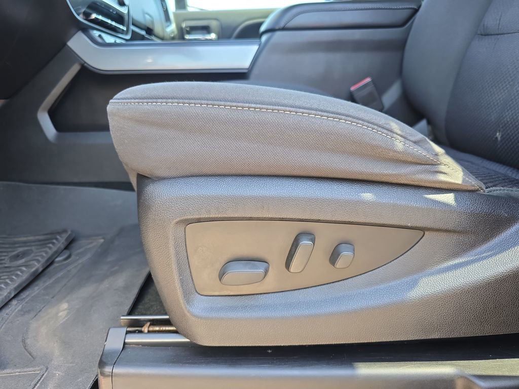 Used 2015 Chevrolet Silverado 2500 LT w/ LT Convenience Package image 30