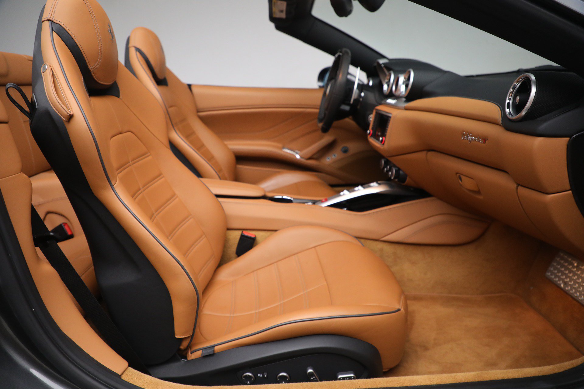 Certified 2017 Ferrari California T RWD image 23