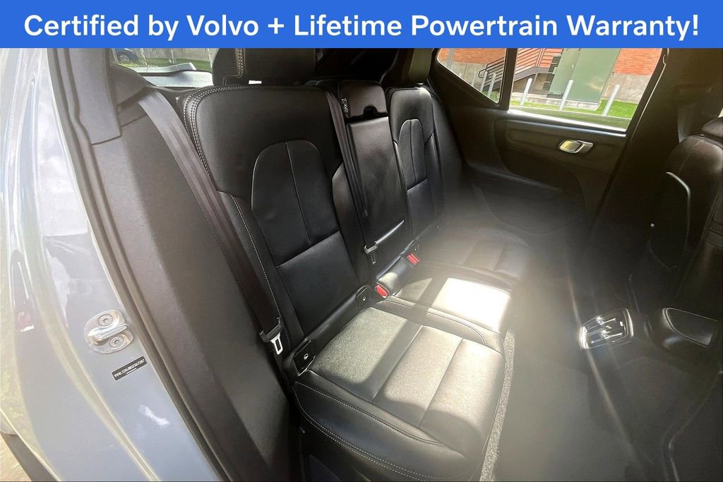 Certified 2025 Volvo XC40 B5 Core image 34