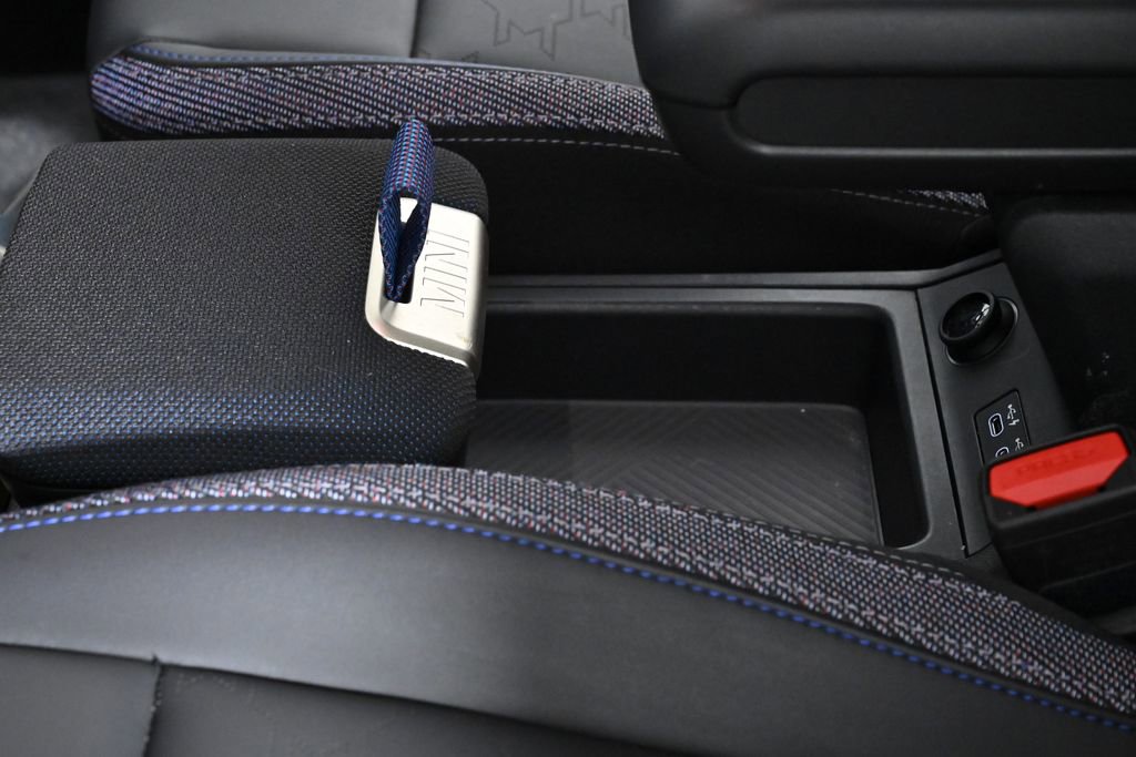 Used 2025 MINI Cooper Countryman S w/ Comfort Package Max image 18