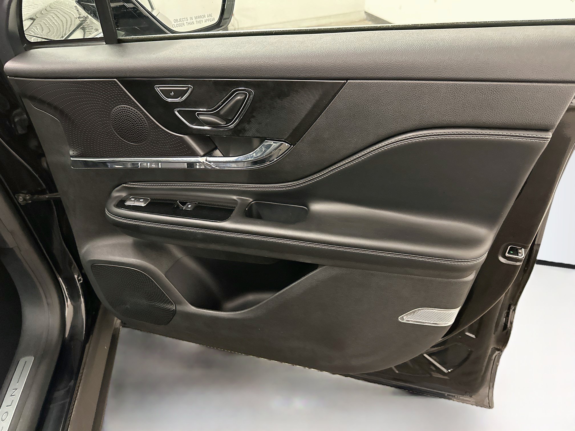 Used 2023 Lincoln Corsair AWD image 34
