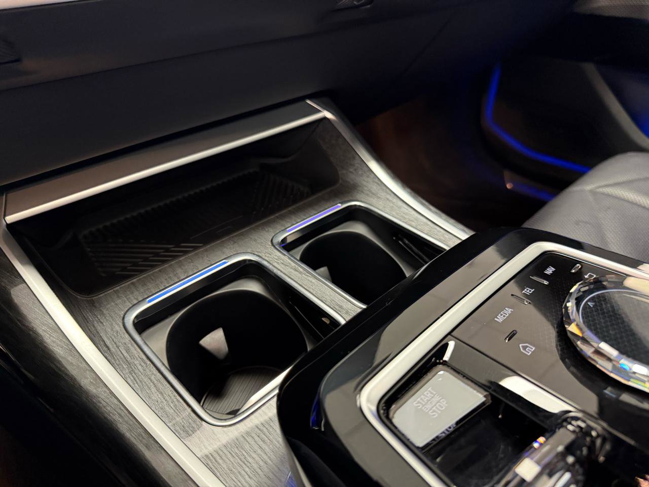 Used 2024 BMW 740i w/ Premium Package image 22