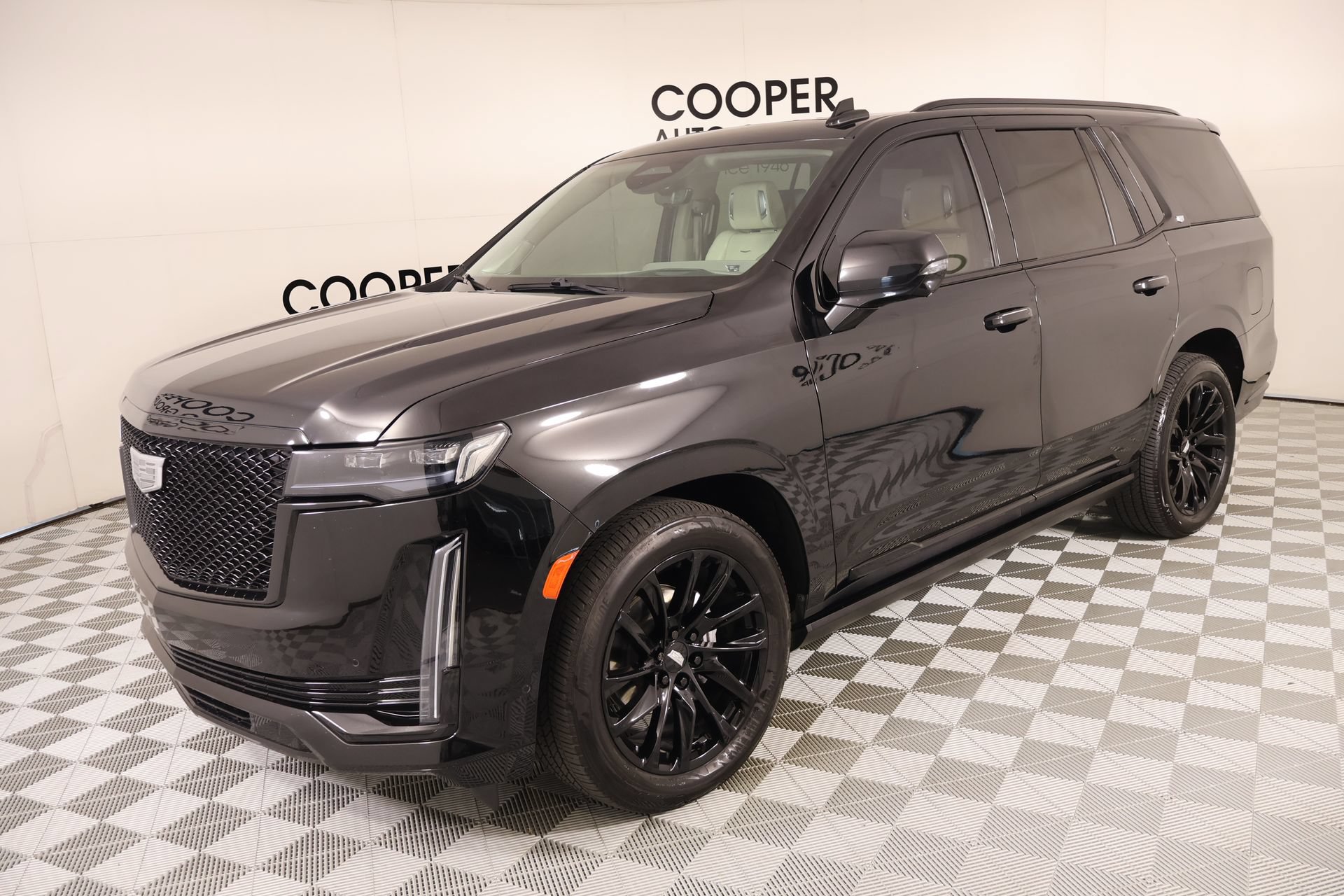 Used 2021 Cadillac Escalade Sport Platinum w/ LPO, ONYX Package AWD/4WD image 10