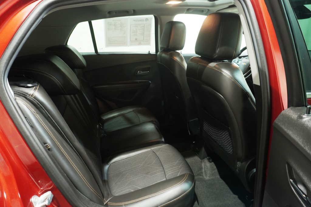 Used 2020 Chevrolet Trax LT w/ Sun & Sound Package FWD image 14