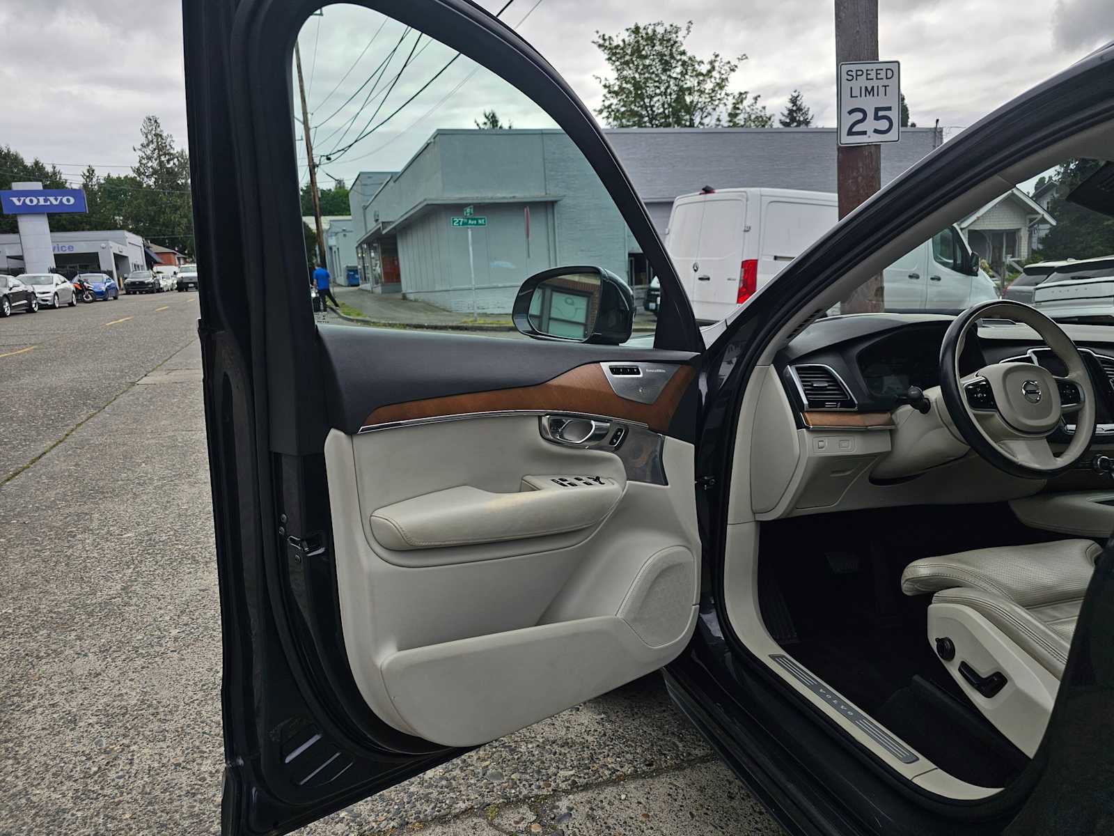 Used 2017 Volvo XC90 T6 Inscription w/ Vision Package AWD/4WD image 21