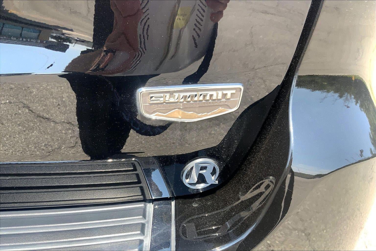 Used 2021 Jeep Grand Cherokee Summit AWD/4WD image 8