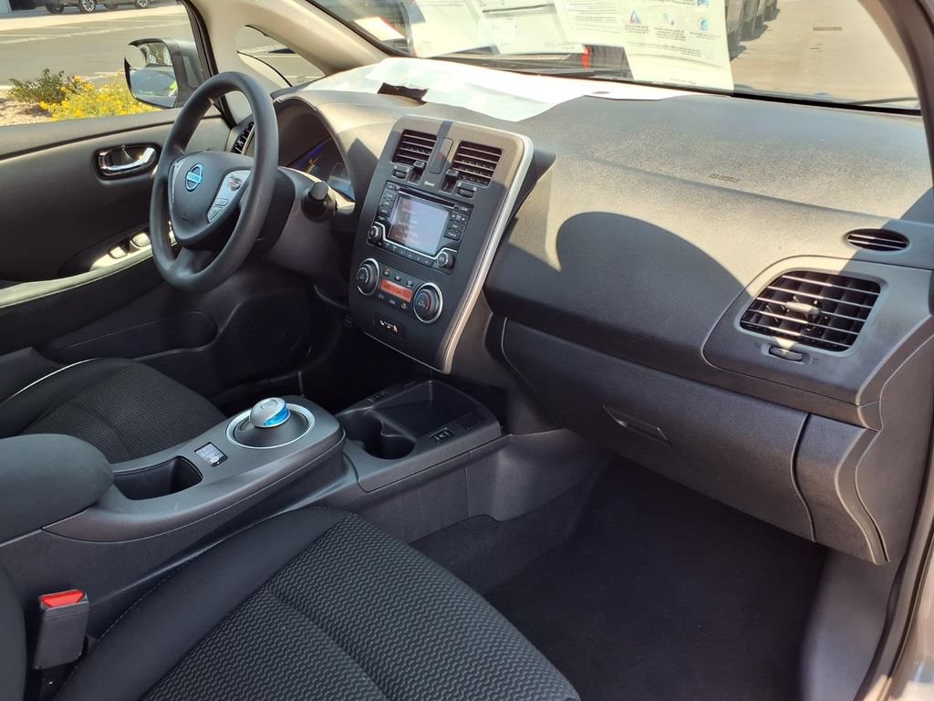Used 2016 Nissan Leaf S FWD image 17