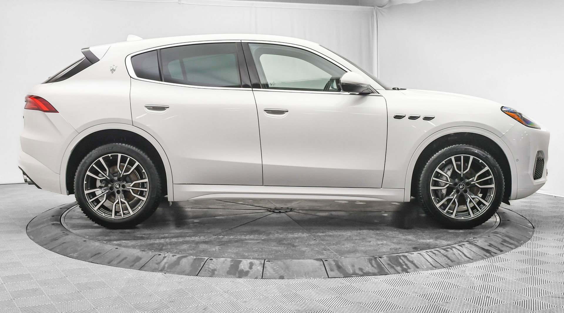 New 2025 Maserati Grecale GT image 10