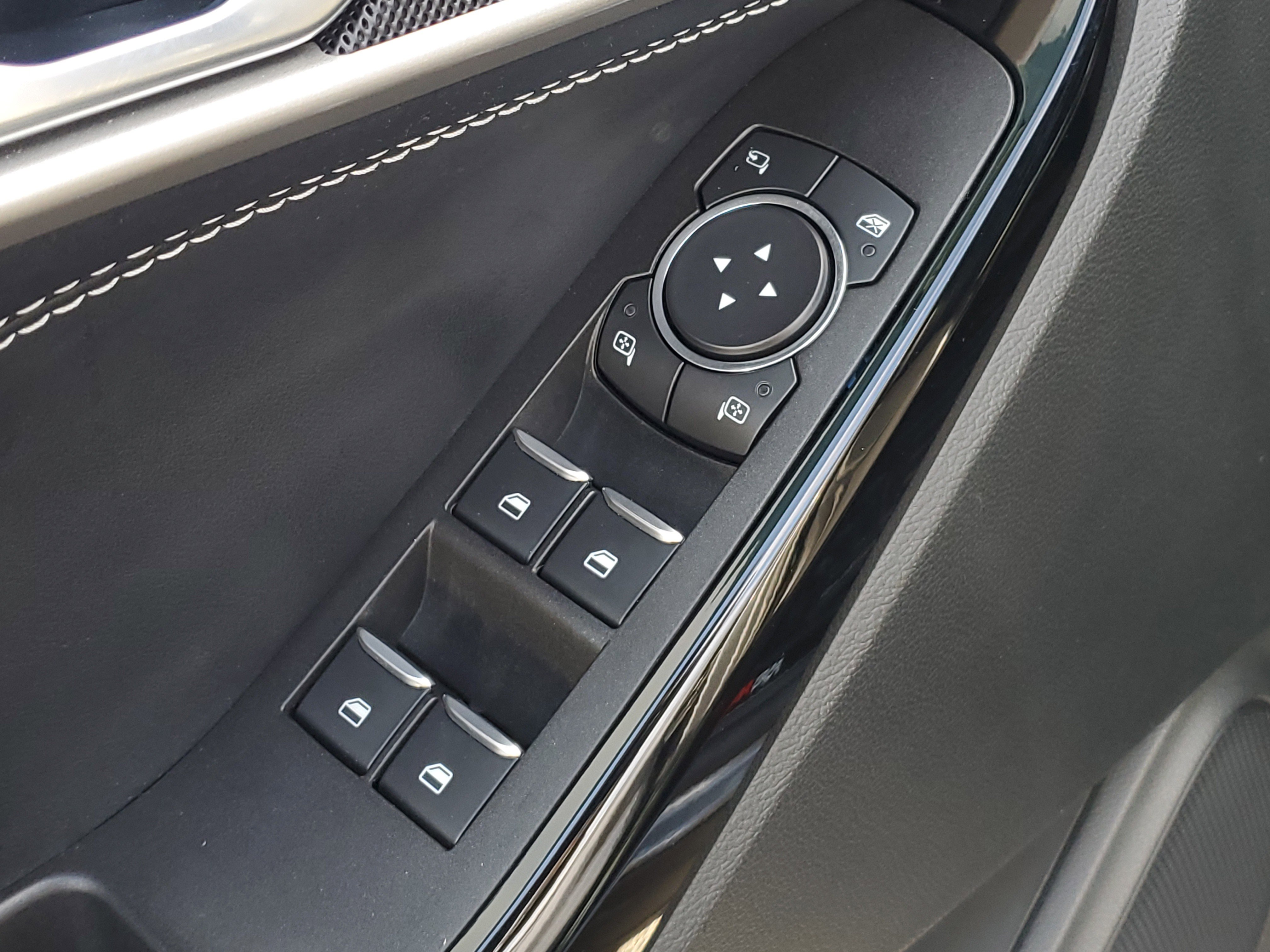 Used 2022 Ford Explorer ST image 16