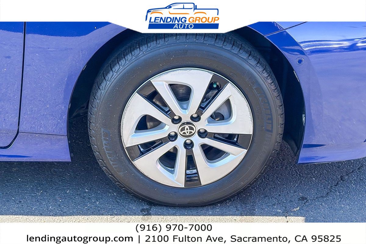 Used 2017 Toyota Prius Two w/ Prius Two Safety Plus Package FWD image 9