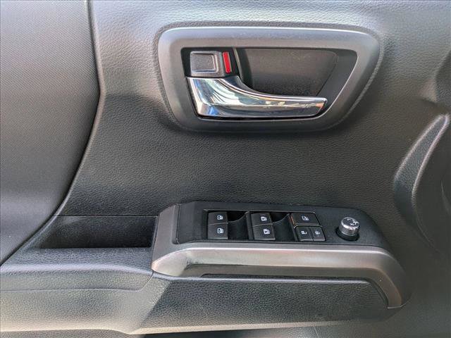 Used 2016 Toyota Tacoma TRD Off-Road w/ Premium & Technology Package image 15