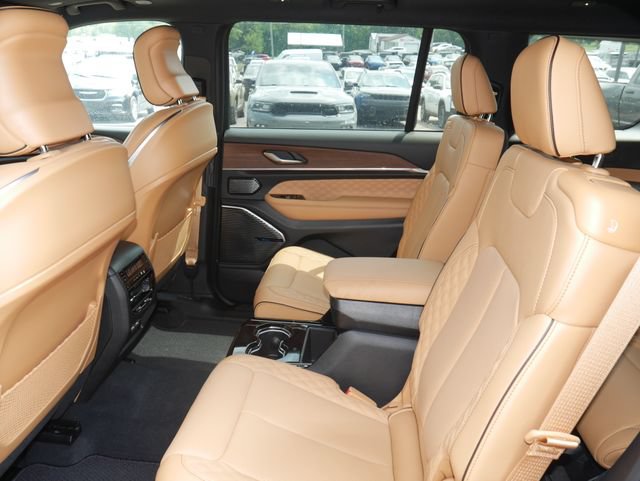 Used 2025 Jeep Grand Cherokee L Summit w/ Advanced Protech Group IV AWD/4WD image 29